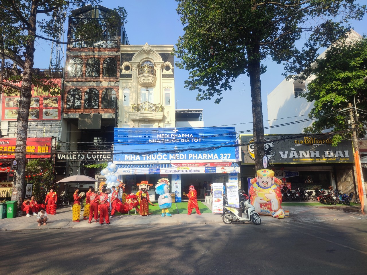 Nhượng Quyền Nhà Thuốc vs Mở Độc Lập 2026: So Sánh Chi Phí, Rủi Ro & Lợi Nhuận